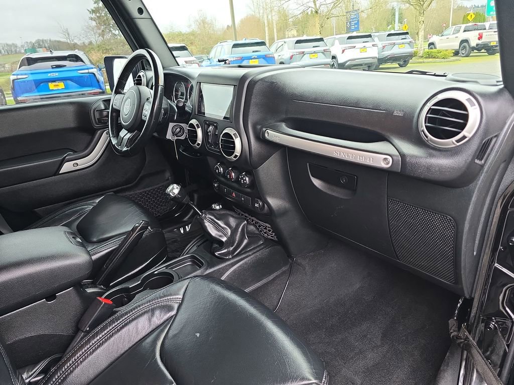 Used 2018 Jeep Wrangler Unlimited Sahara w/ Dual Top Group image 28