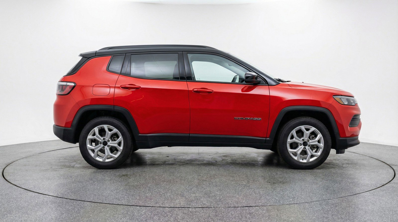 Used 2025 Jeep Compass Latitude image 11