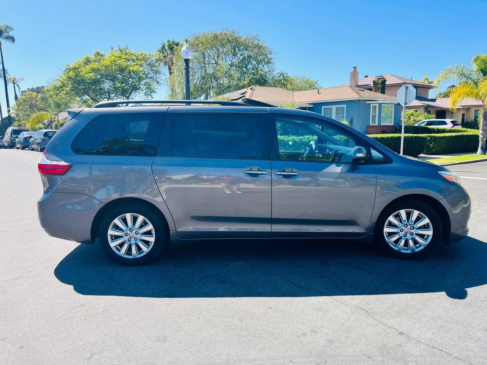 Used 2017 Toyota Sienna Limited FWD image 16