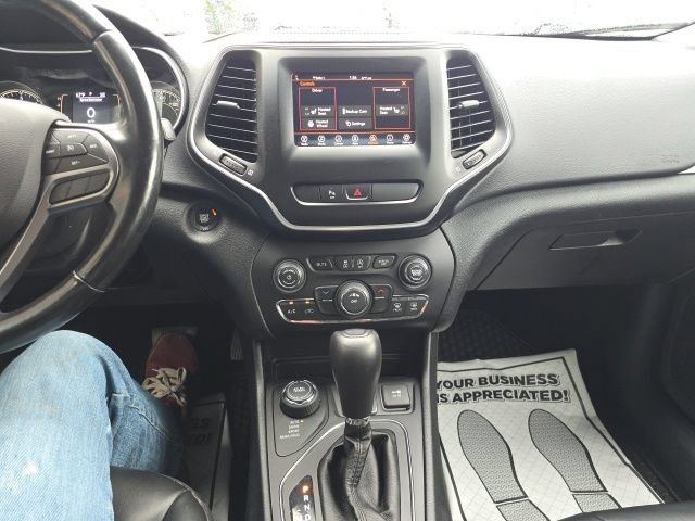 Used 2020 Jeep Cherokee Latitude Plus w/ Cold Weather Group AWD/4WD image 24