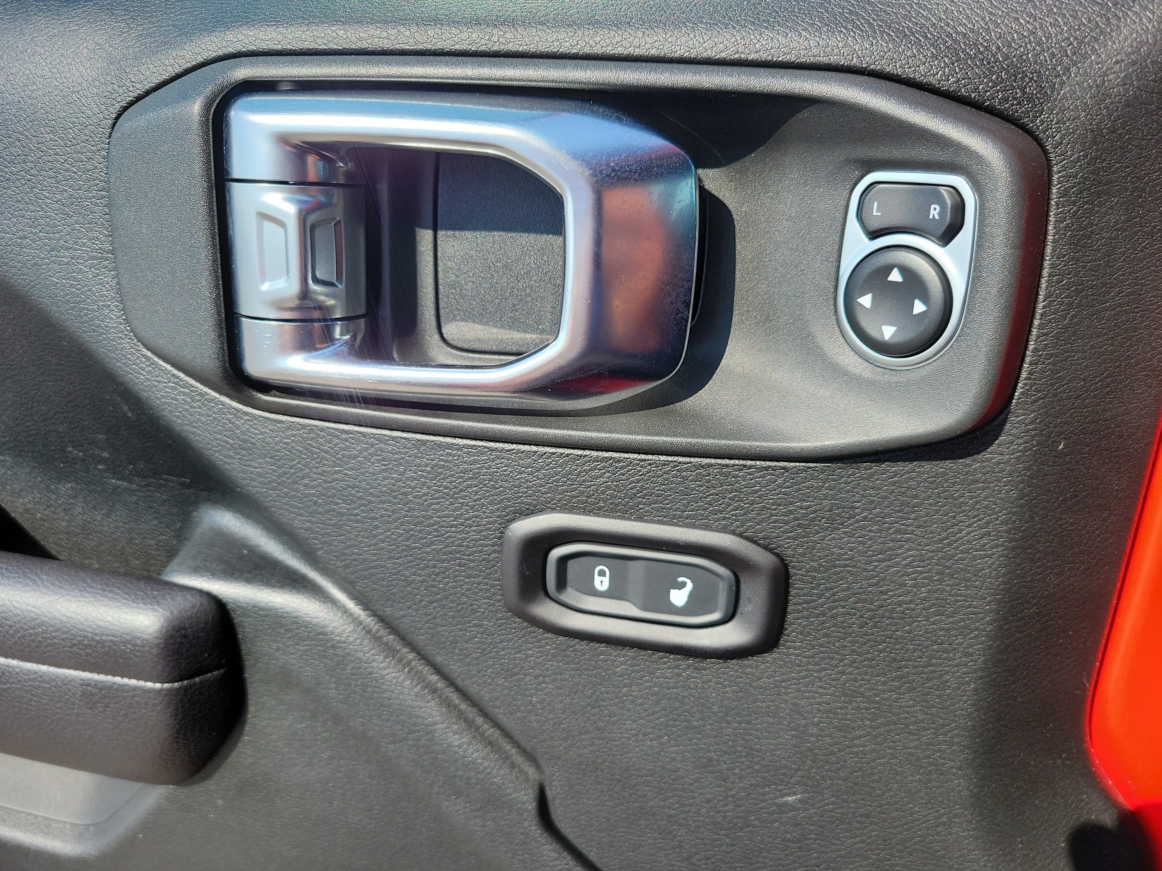 Used 2018 Jeep Wrangler Unlimited Sport S AWD/4WD image 25