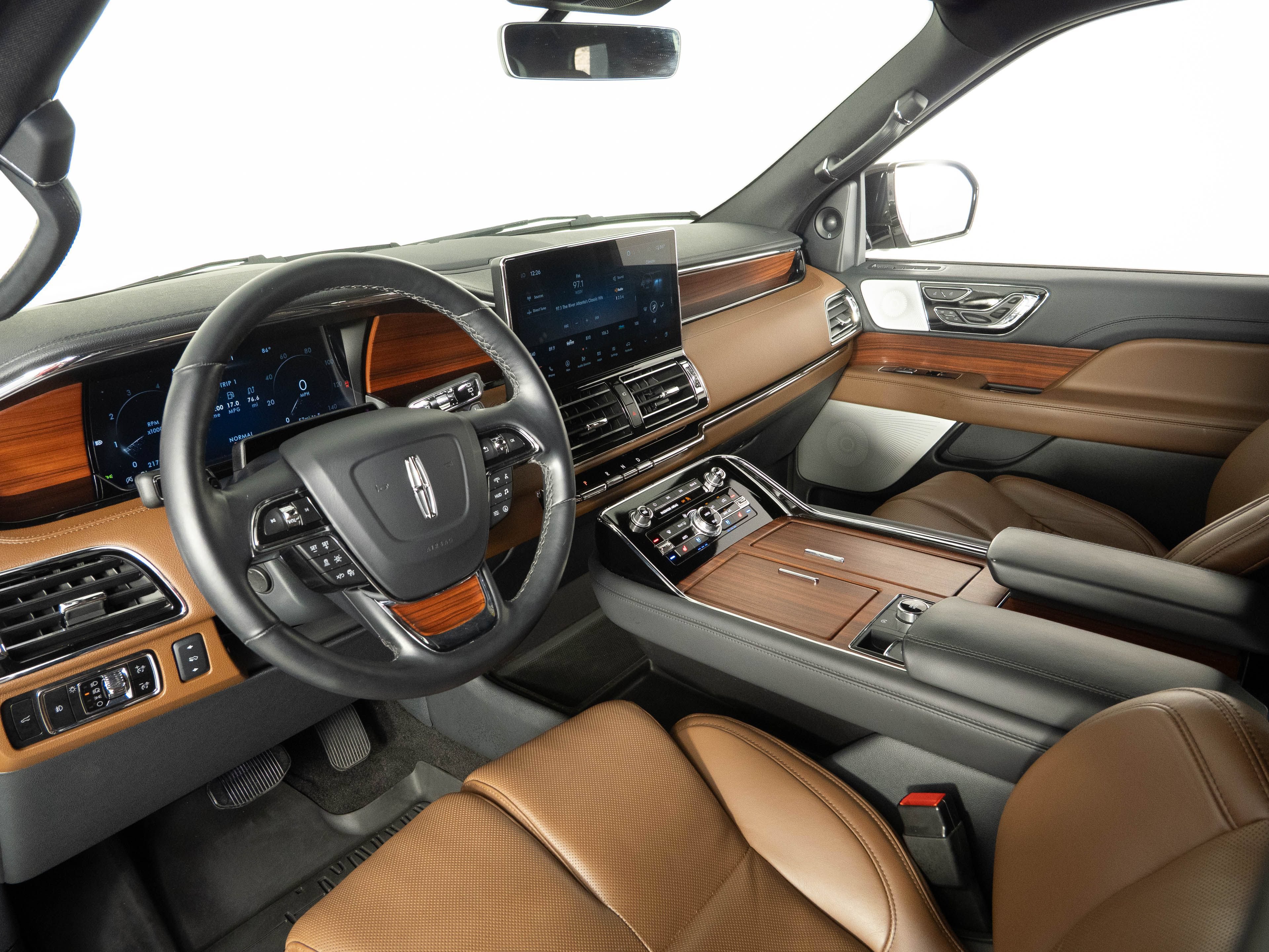 Used 2024 Lincoln Navigator Reserve AWD/4WD image 4