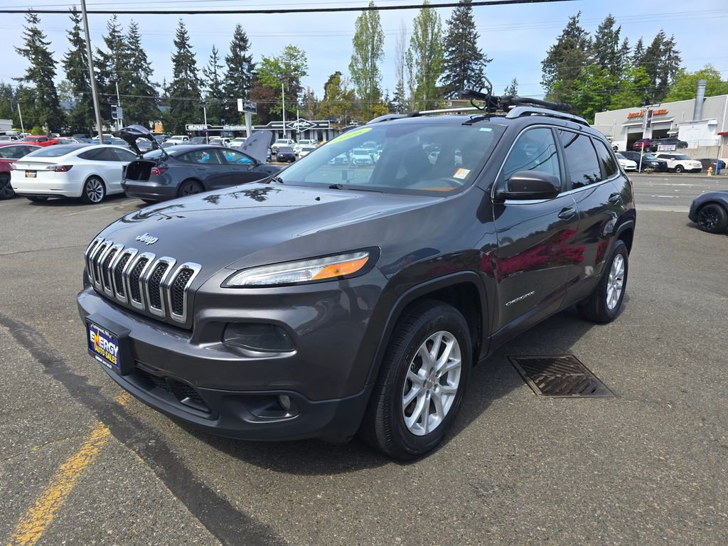 Used 2016 Jeep Cherokee Latitude w/ Cold Weather Group AWD/4WD image 3