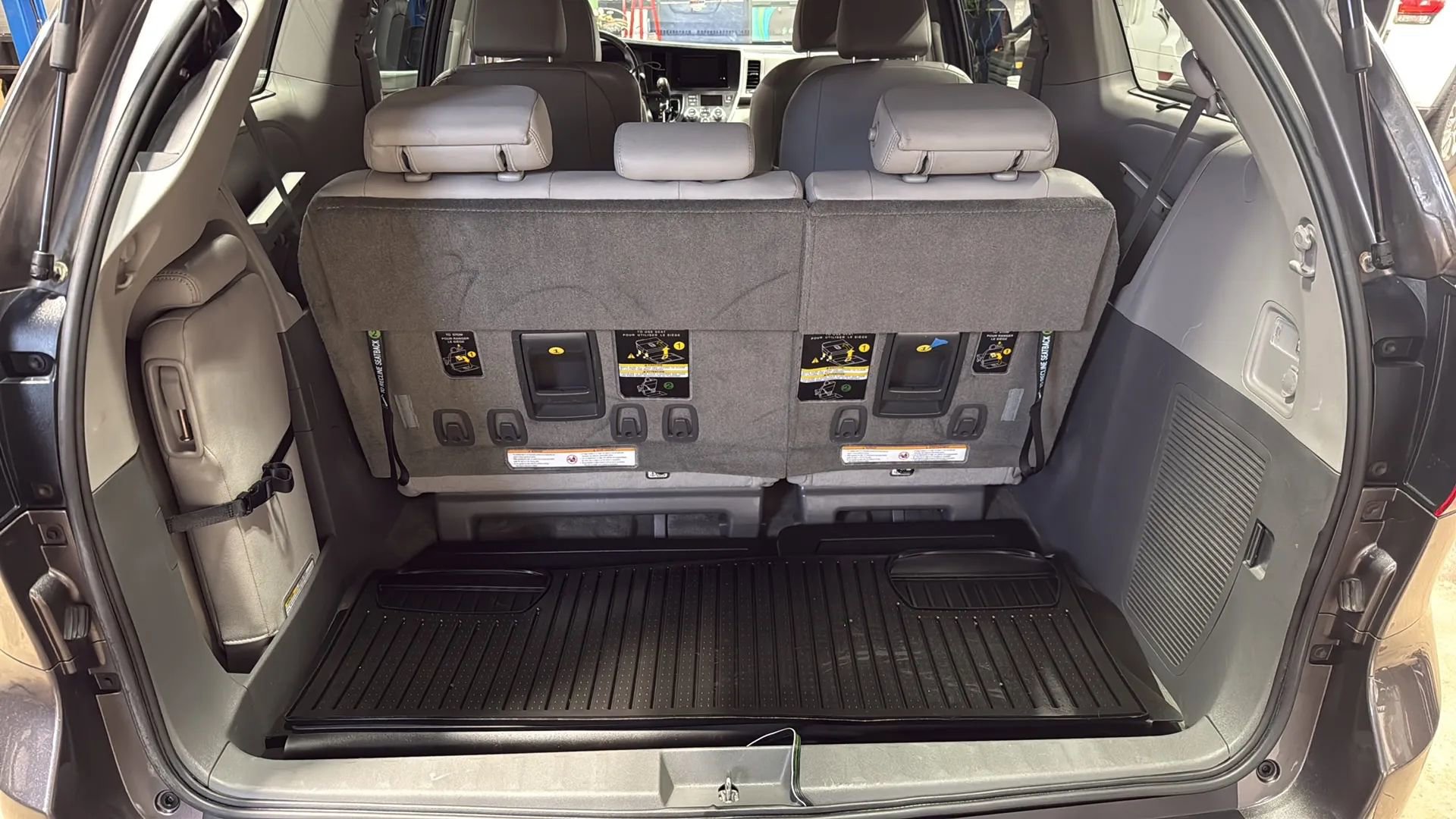 Used 2017 Toyota Sienna XLE w/ XLE Navigation Package FWD image 12
