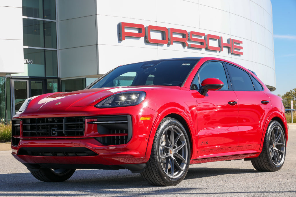 New 2026 Porsche Cayenne GTS AWD/4WD image 1