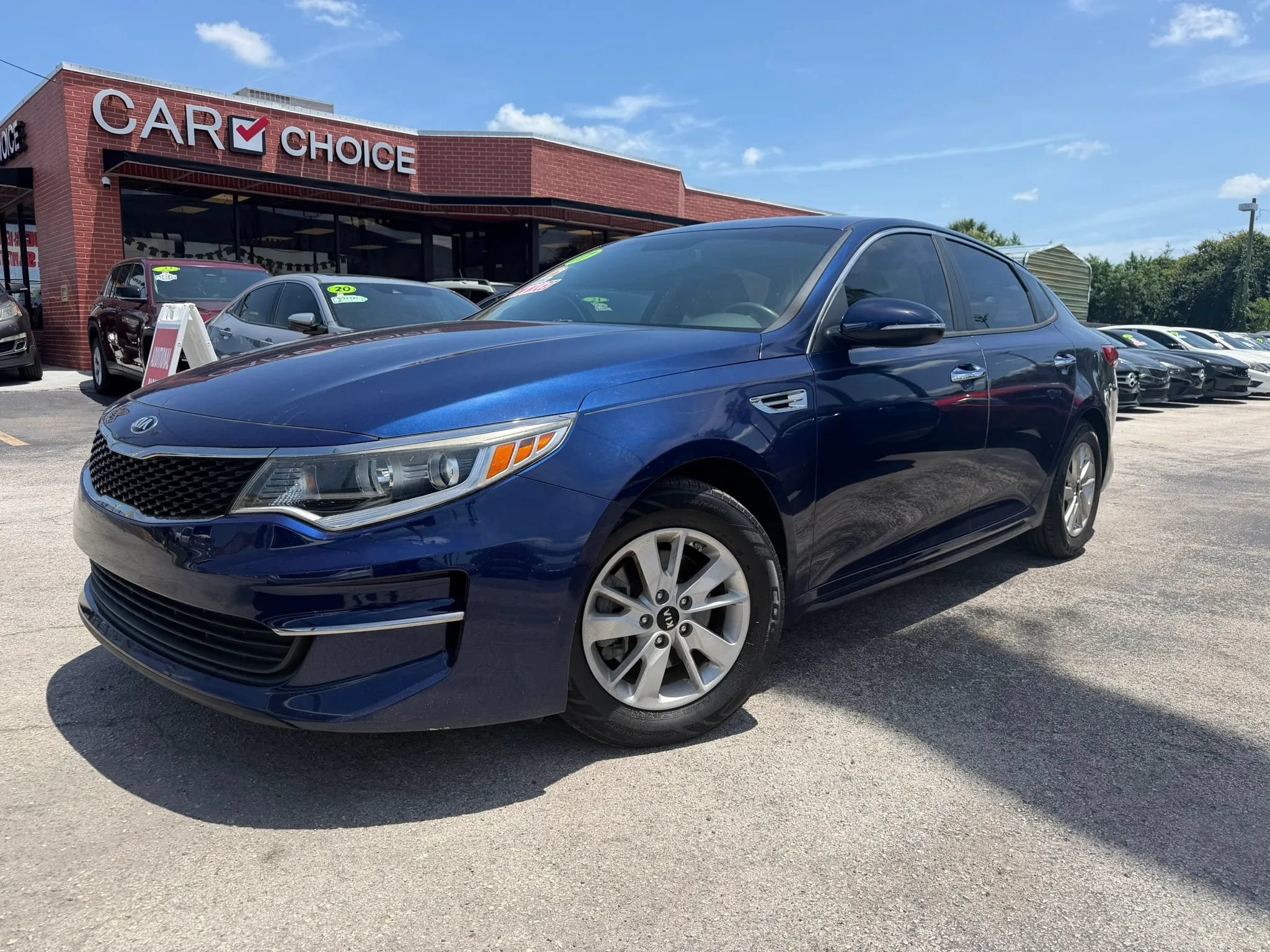 Used 2017 Kia Optima LX w/ Driver Convenience Package FWD image 1