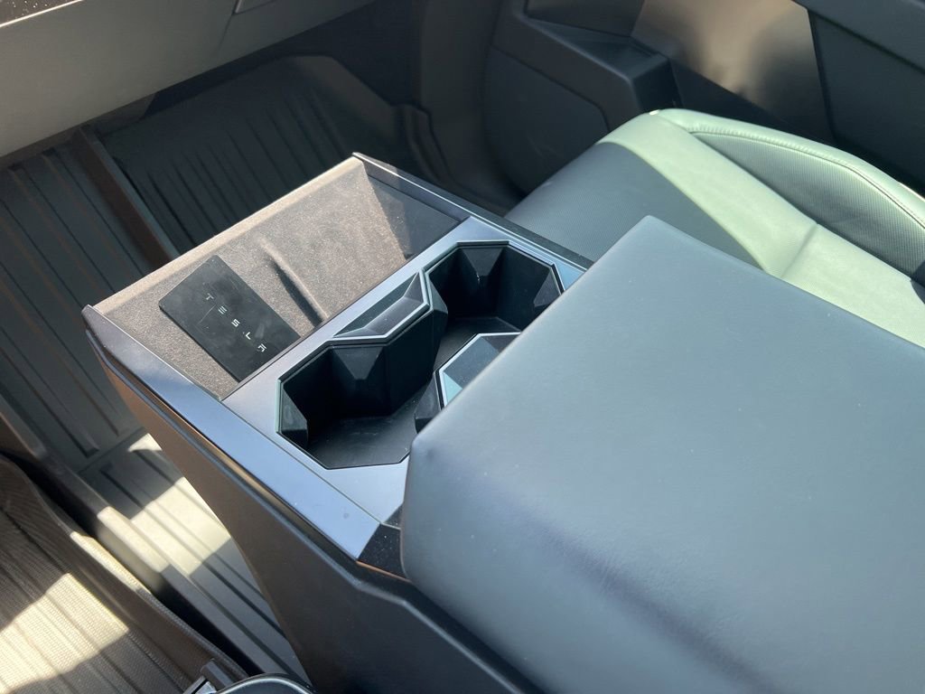 Used 2024 Tesla Cybertruck AWD Crew Cab image 32