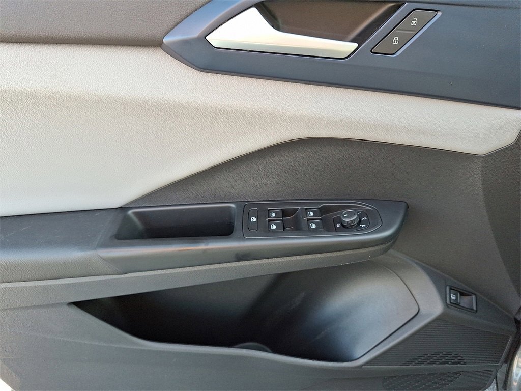 Used 2022 Volkswagen Taos SE image 15