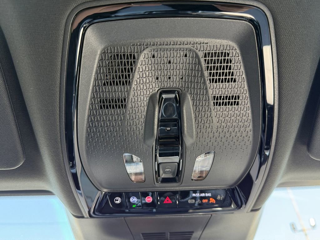 Used 2025 Cadillac Lyriq Sport AWD/4WD image 19