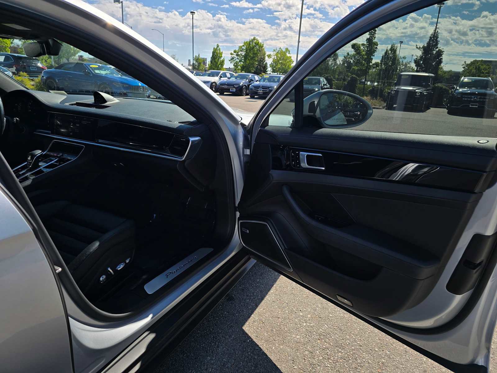 Used 2018 Porsche Panamera RWD image 12