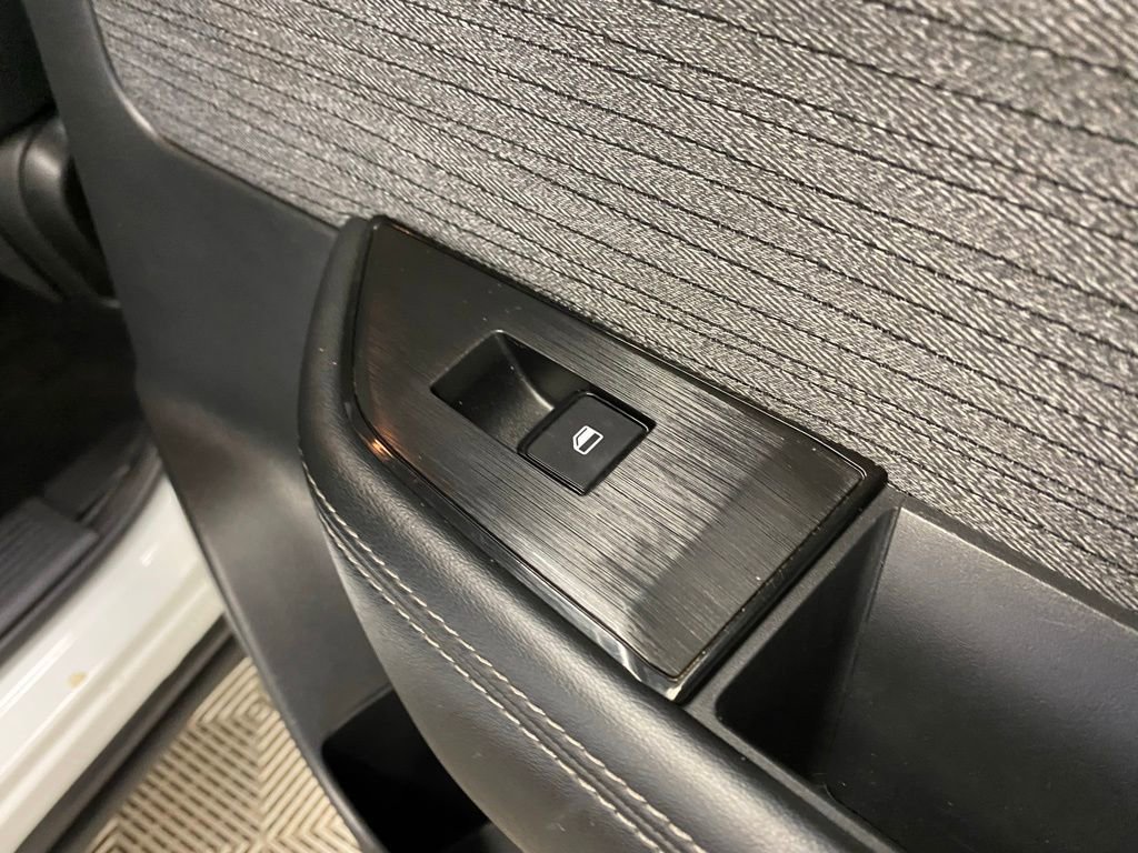 Used 2023 Nissan Rogue SV image 16