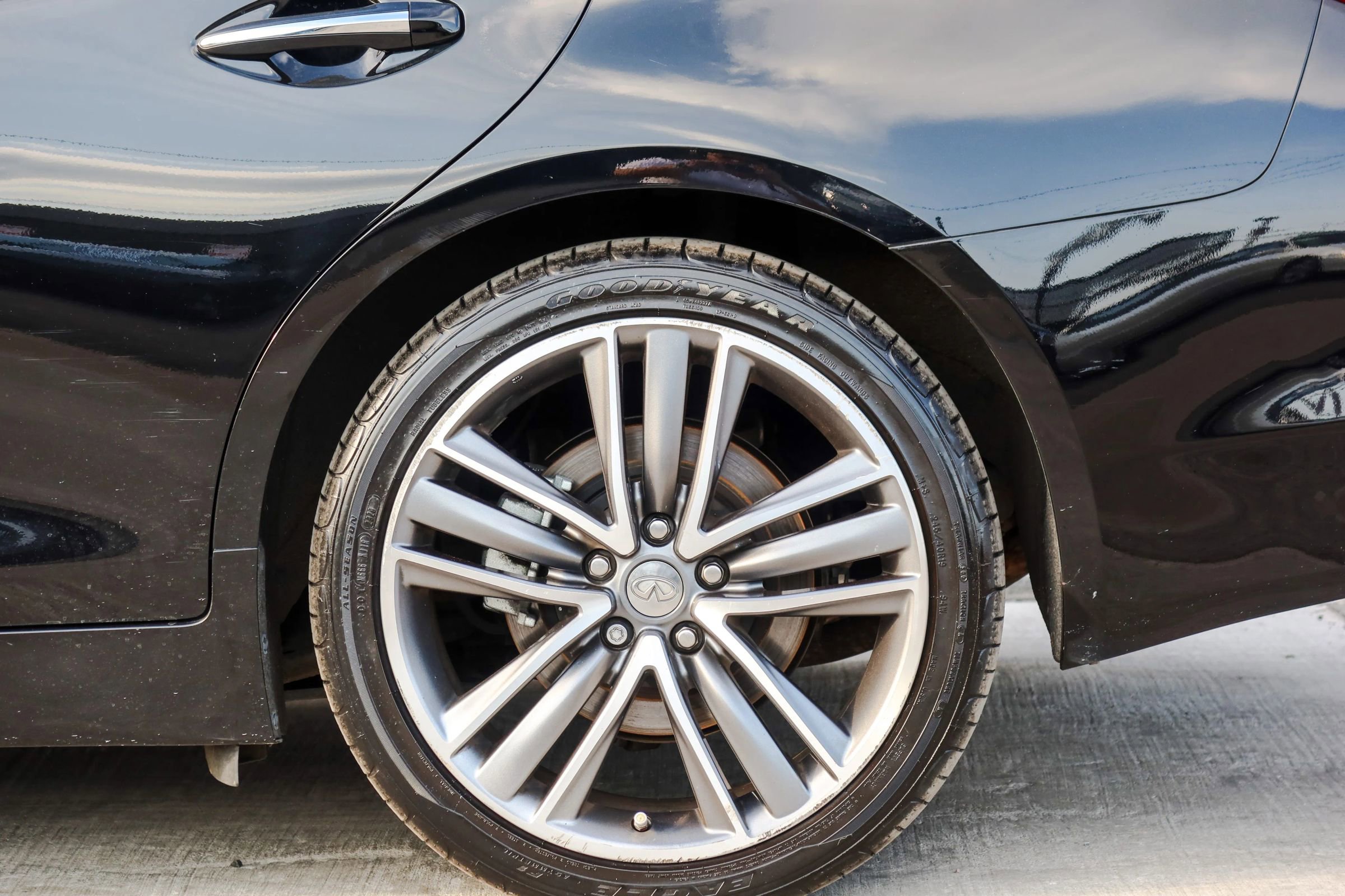 Used 2015 INFINITI Q50 Premium w/ Navigation Package image 24