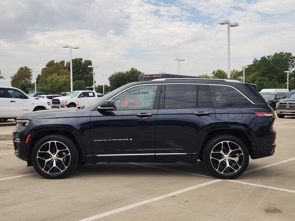 Used 2023 Jeep Grand Cherokee Summit AWD/4WD image 8