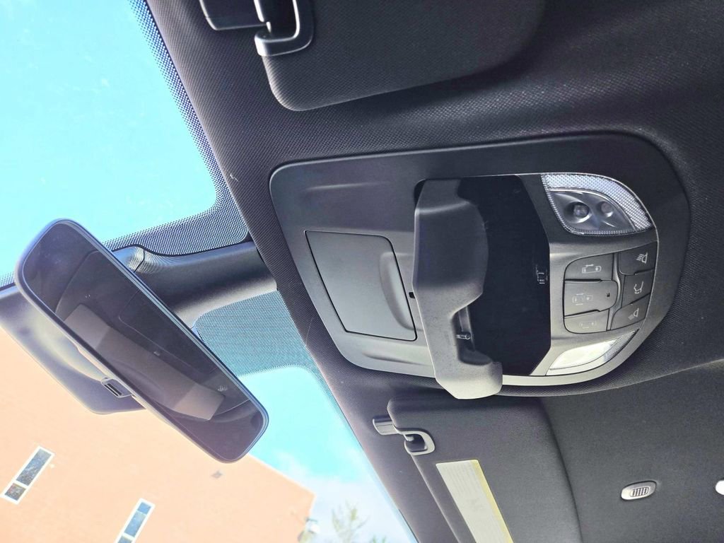 Used 2026 Chrysler Voyager LX image 33