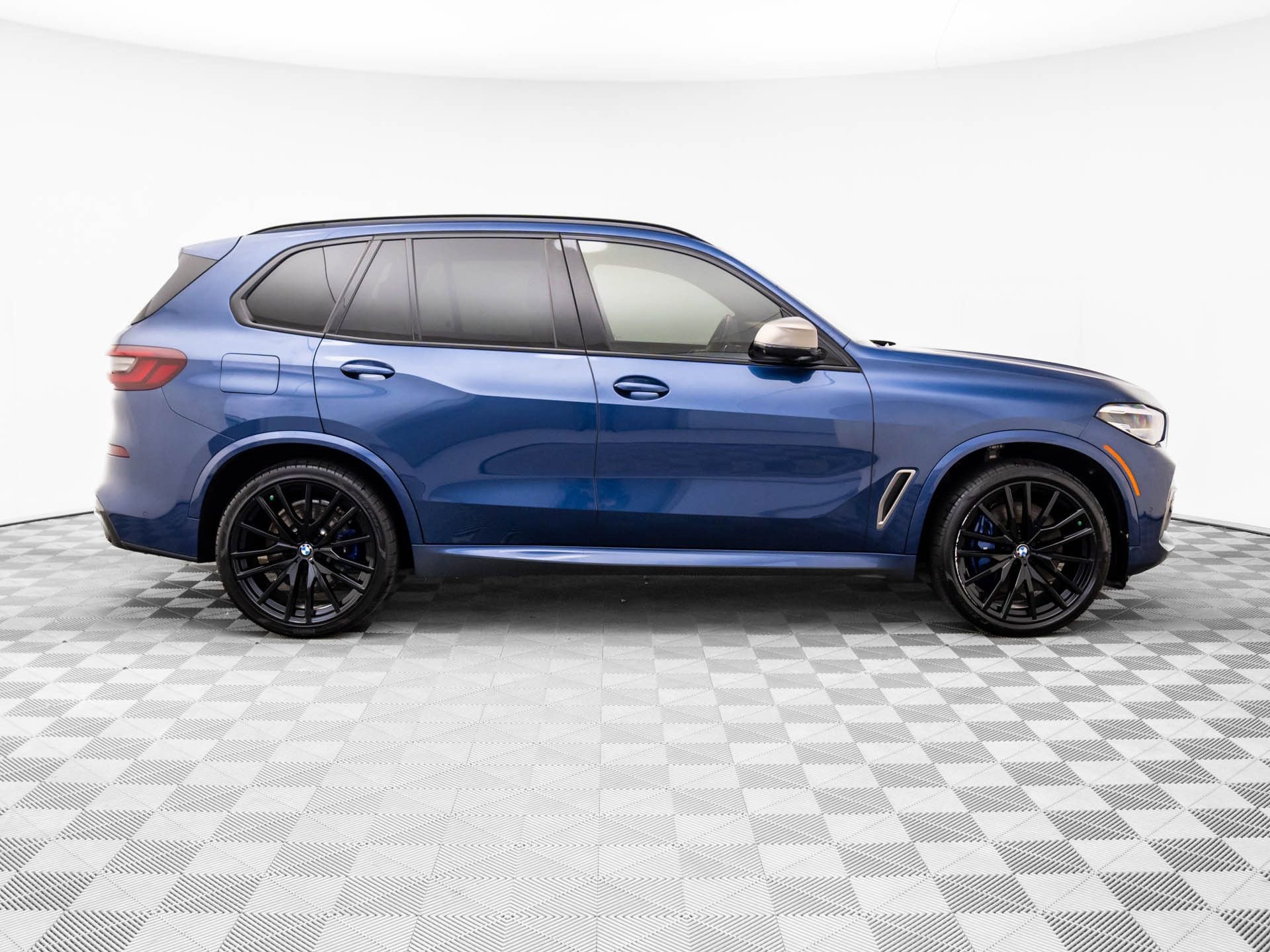 Used 2021 BMW X5 M50i image 8