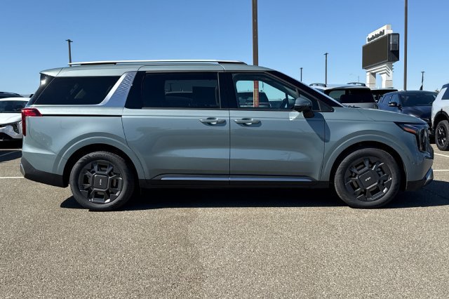 New 2027 Kia Carnival SX FWD image 3