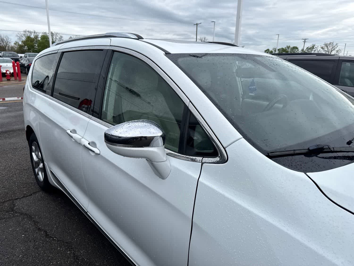 Used 2020 Chrysler Pacifica Limited FWD image 7