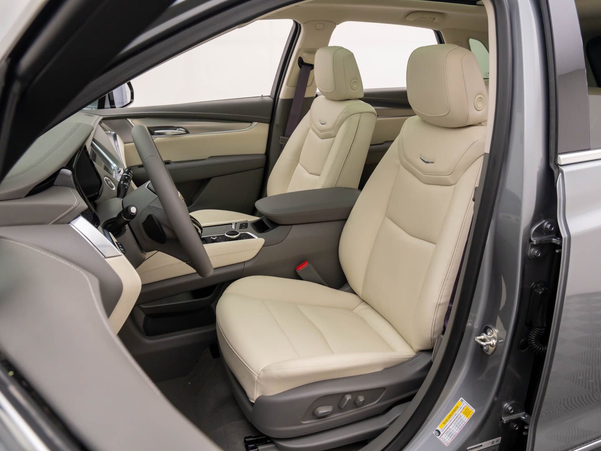 New 2026 Cadillac XT5 Premium Luxury w/ LPO, Floor Liner Package image 9