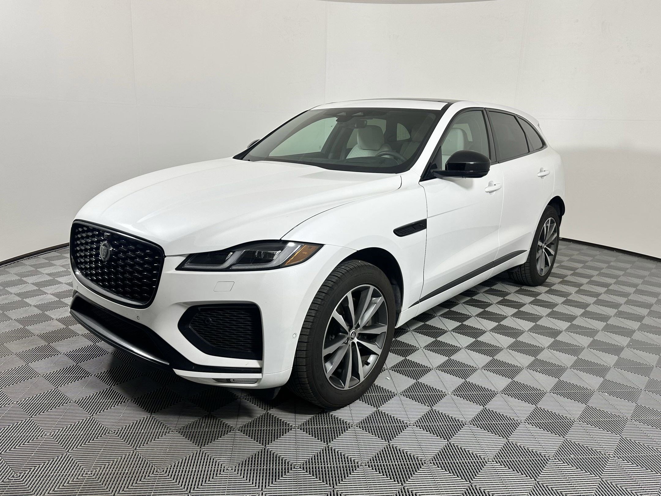 New 2026 Jaguar F-PACE R-Dynamic S image 1