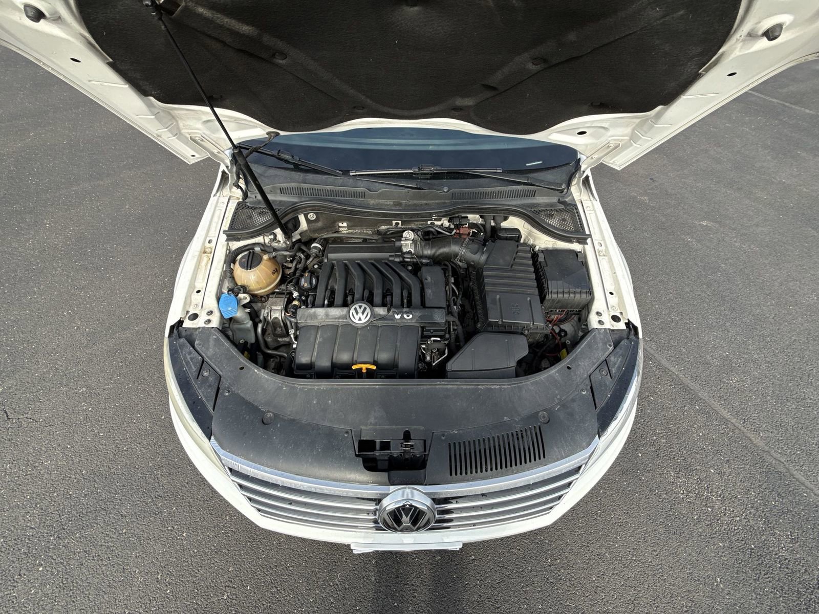 Used 2013 Volkswagen CC Executive image 26