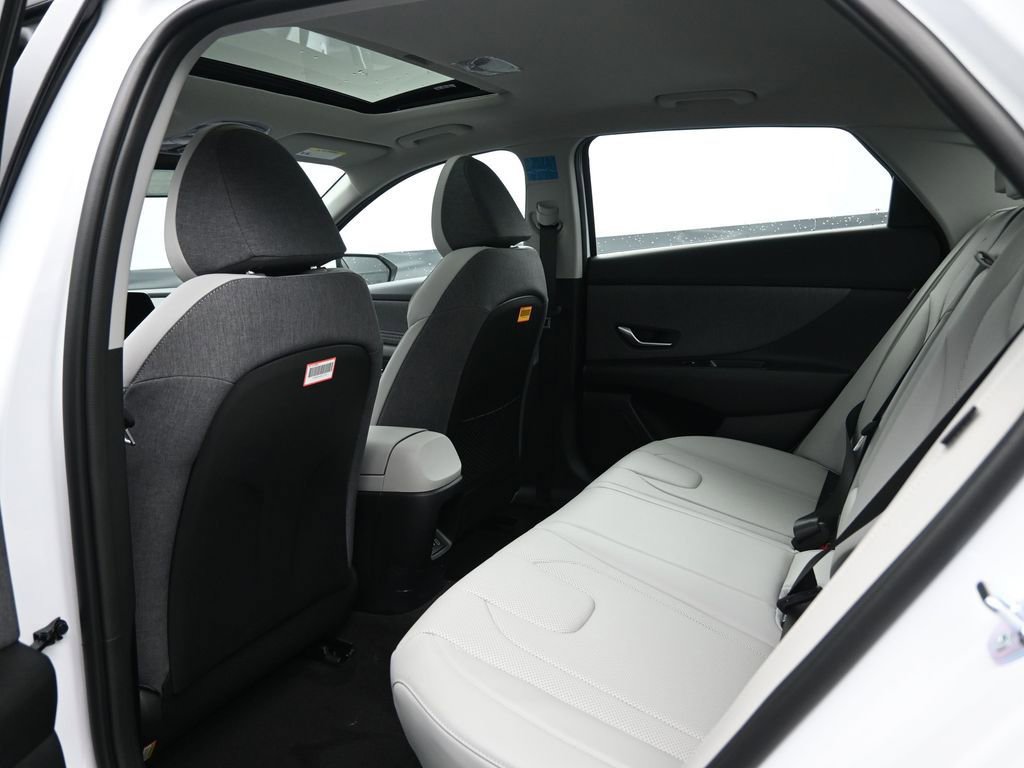 New 2025 Hyundai Elantra Limited image 28