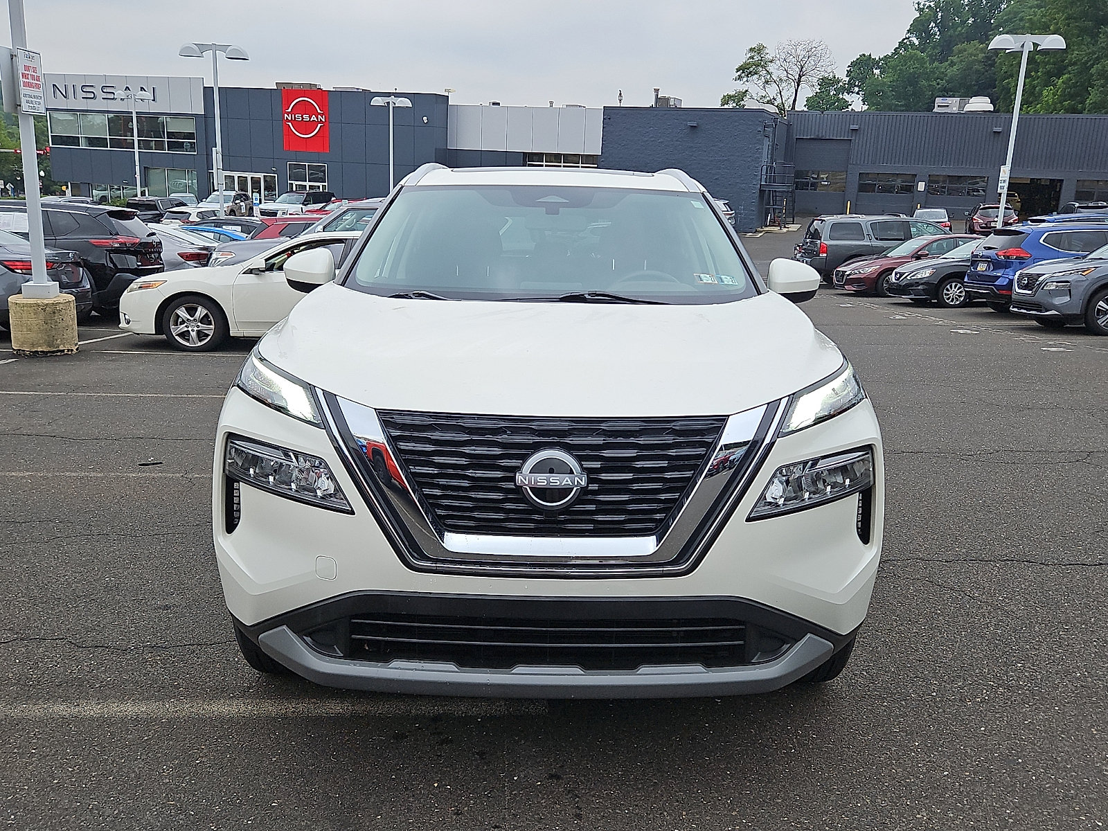 Certified 2023 Nissan Rogue SV w/ SV Premium B Package AWD/4WD image 2
