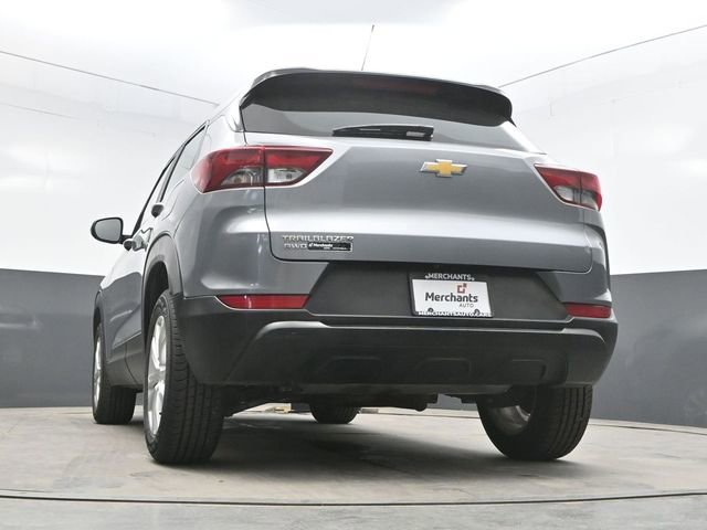 Used 2023 Chevrolet TrailBlazer LS AWD/4WD image 35