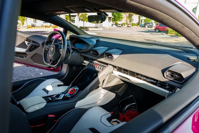Used 2022 Lamborghini Huracan EVO RWD image 16