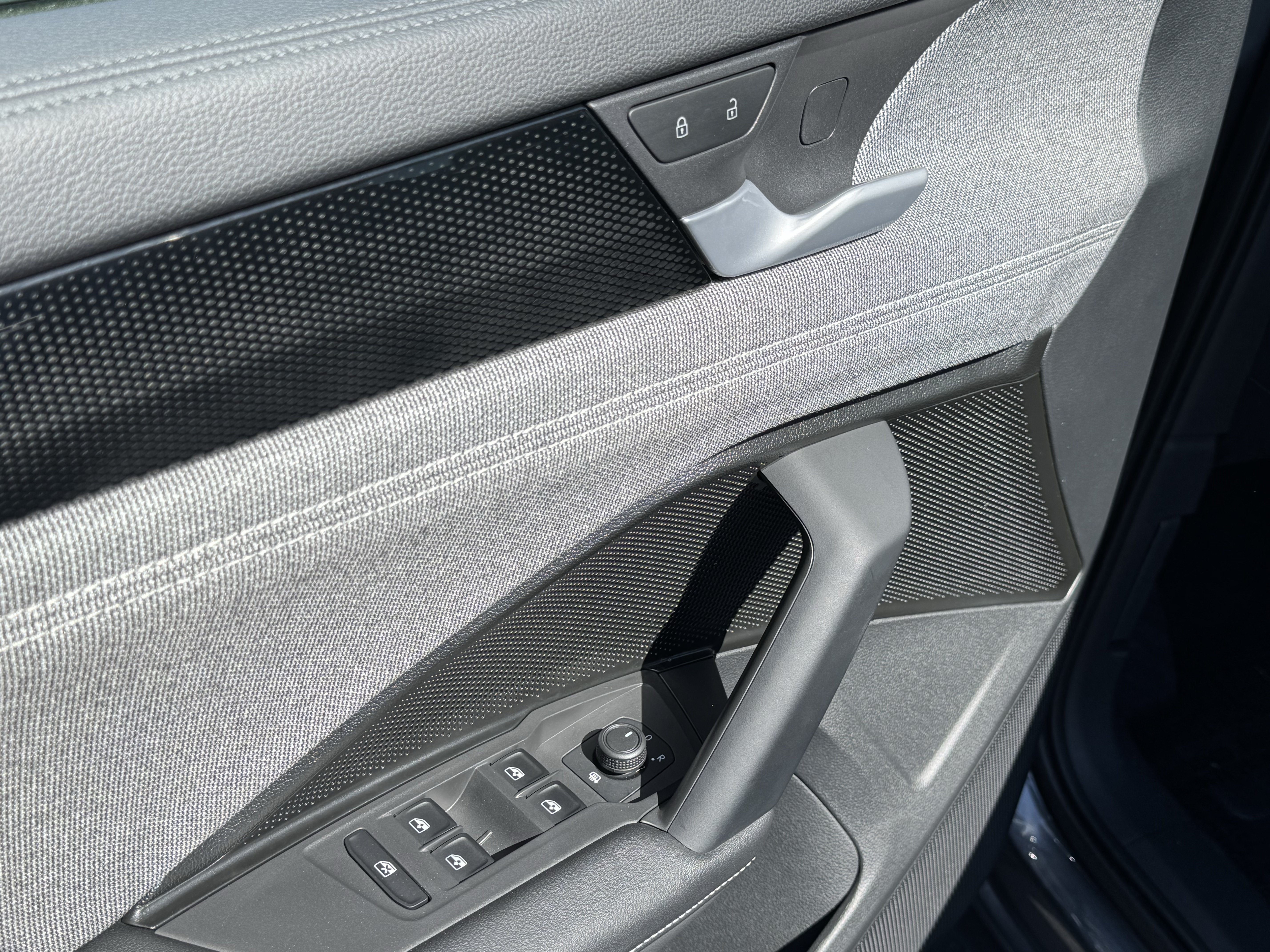 Certified 2025 Volkswagen Tiguan S AWD/4WD image 15
