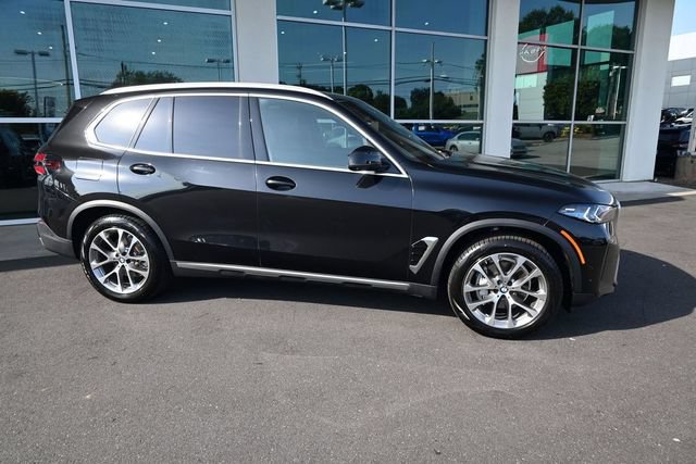 Used 2024 BMW X5 xDrive40i w/ Premium Package AWD/4WD image 6