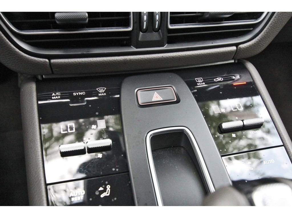 Used 2022 Porsche Macan image 30