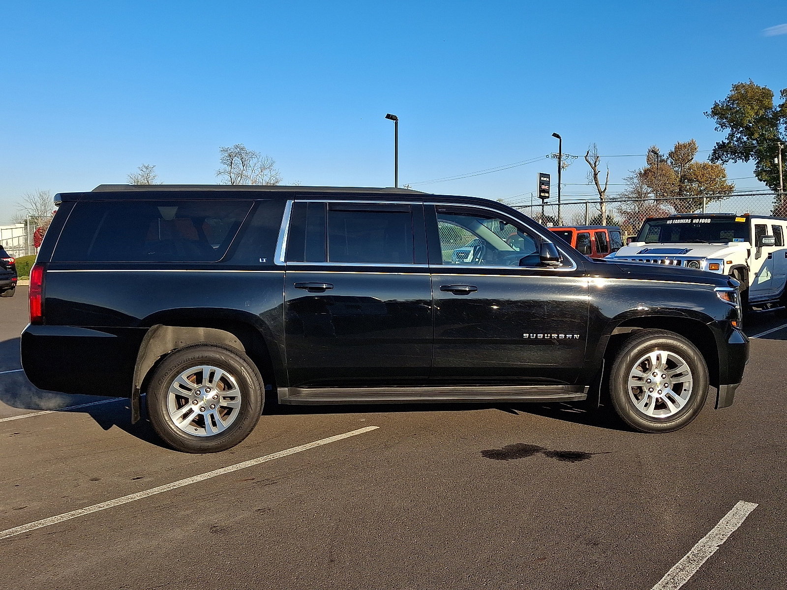 Used 2018 Chevrolet Suburban LT image 7