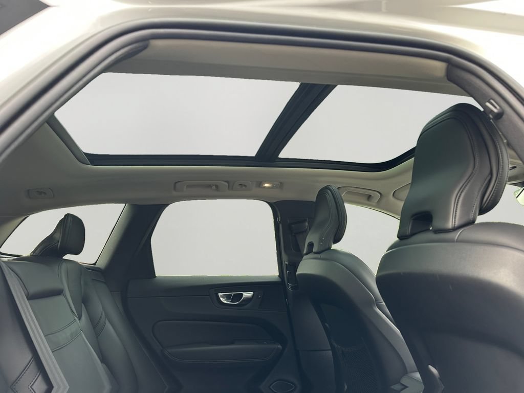 Used 2023 Volvo XC60 B5 Core w/ Climate Package AWD/4WD image 5