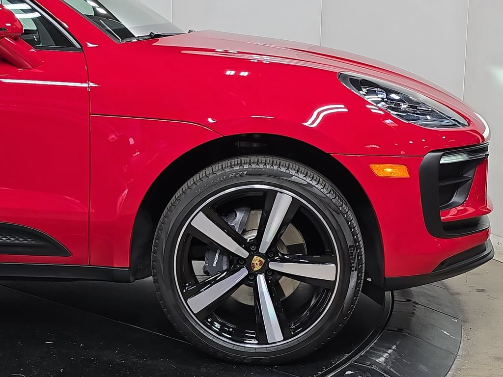 Certified 2026 Porsche Macan AWD/4WD image 11