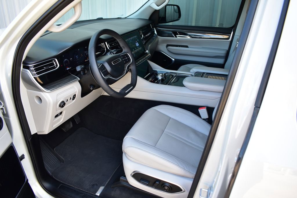 Used 2022 Jeep Wagoneer Series III w/ Premium Group I image 19