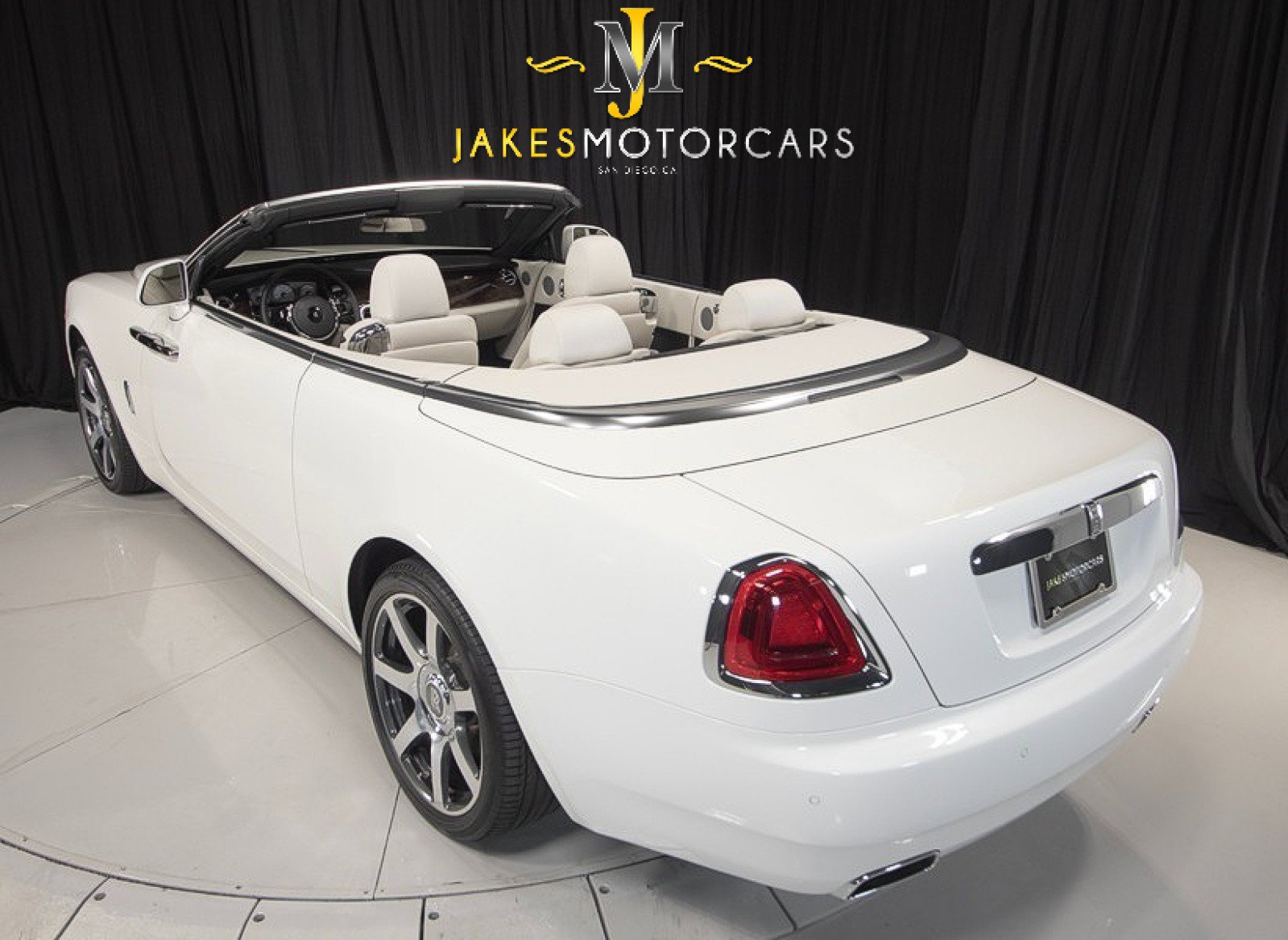 Used 2017 Rolls-Royce Dawn image 7