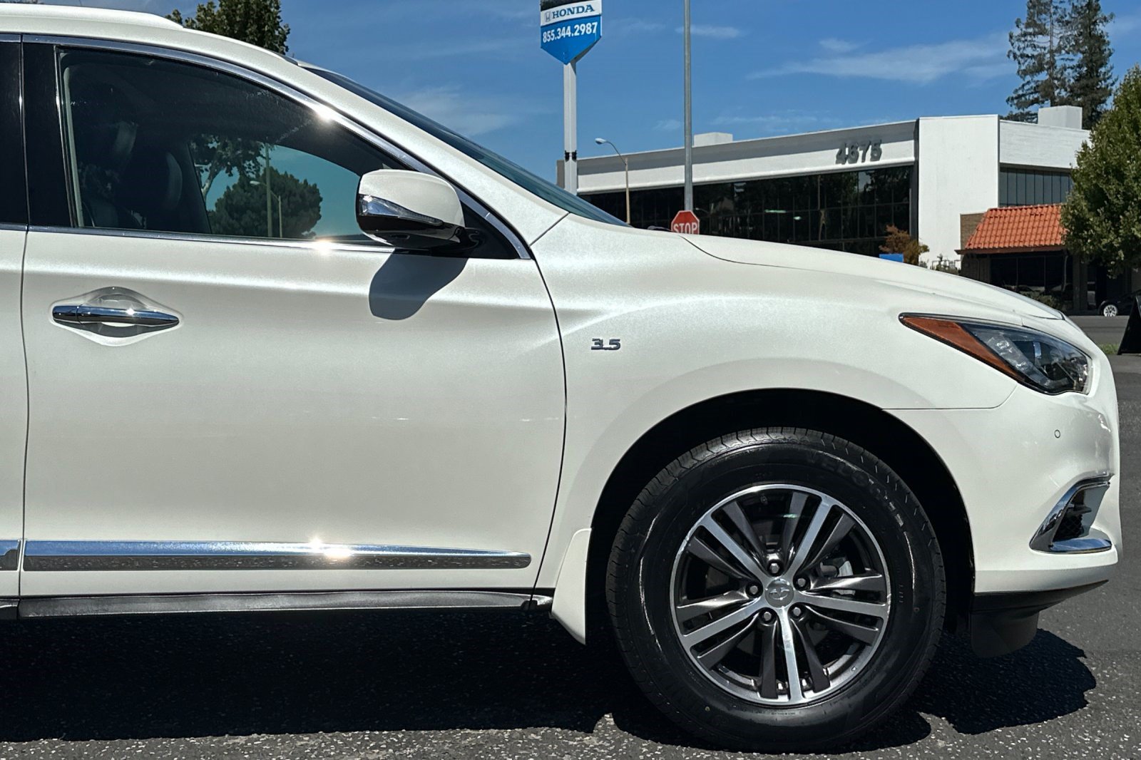 Used 2019 INFINITI QX60 Luxe w/ Essential Package AWD/4WD image 38