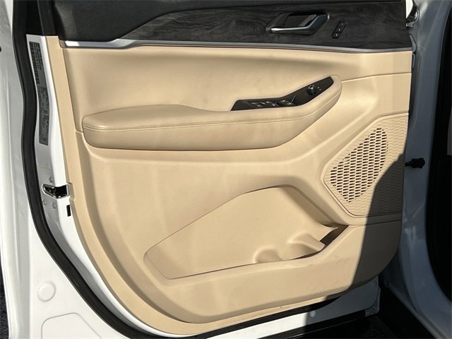 Used 2024 Jeep Grand Cherokee Limited image 15