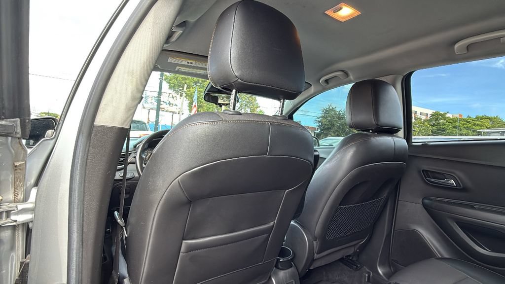 Used 2017 Chevrolet Trax LT w/ LT Convenience Package FWD image 25