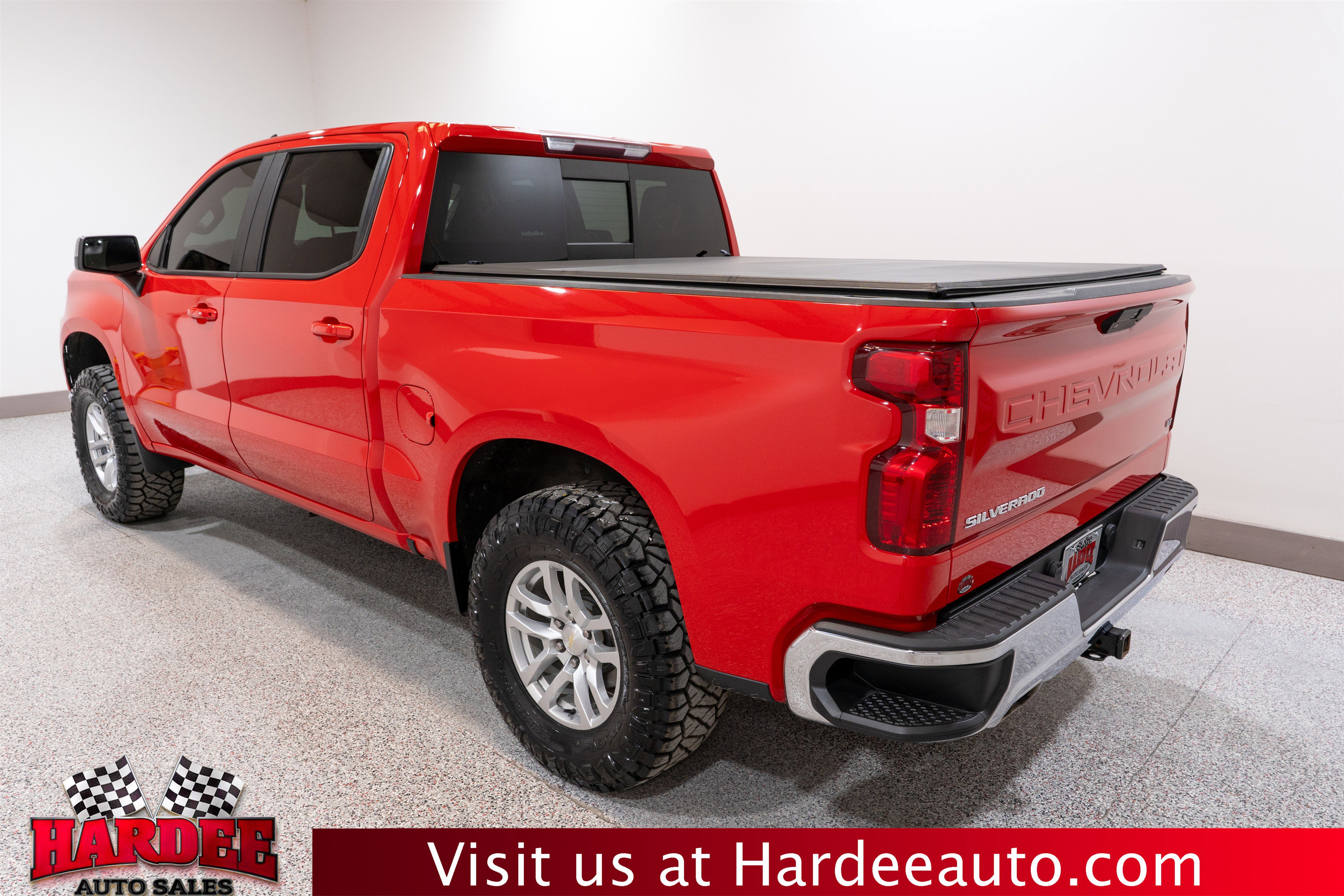Used 2021 Chevrolet Silverado 1500 LT AWD/4WD image 3