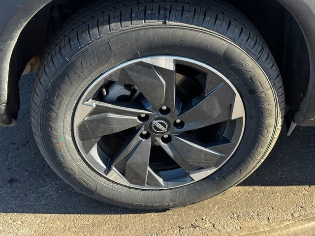 Used 2025 Nissan Rogue SV image 12