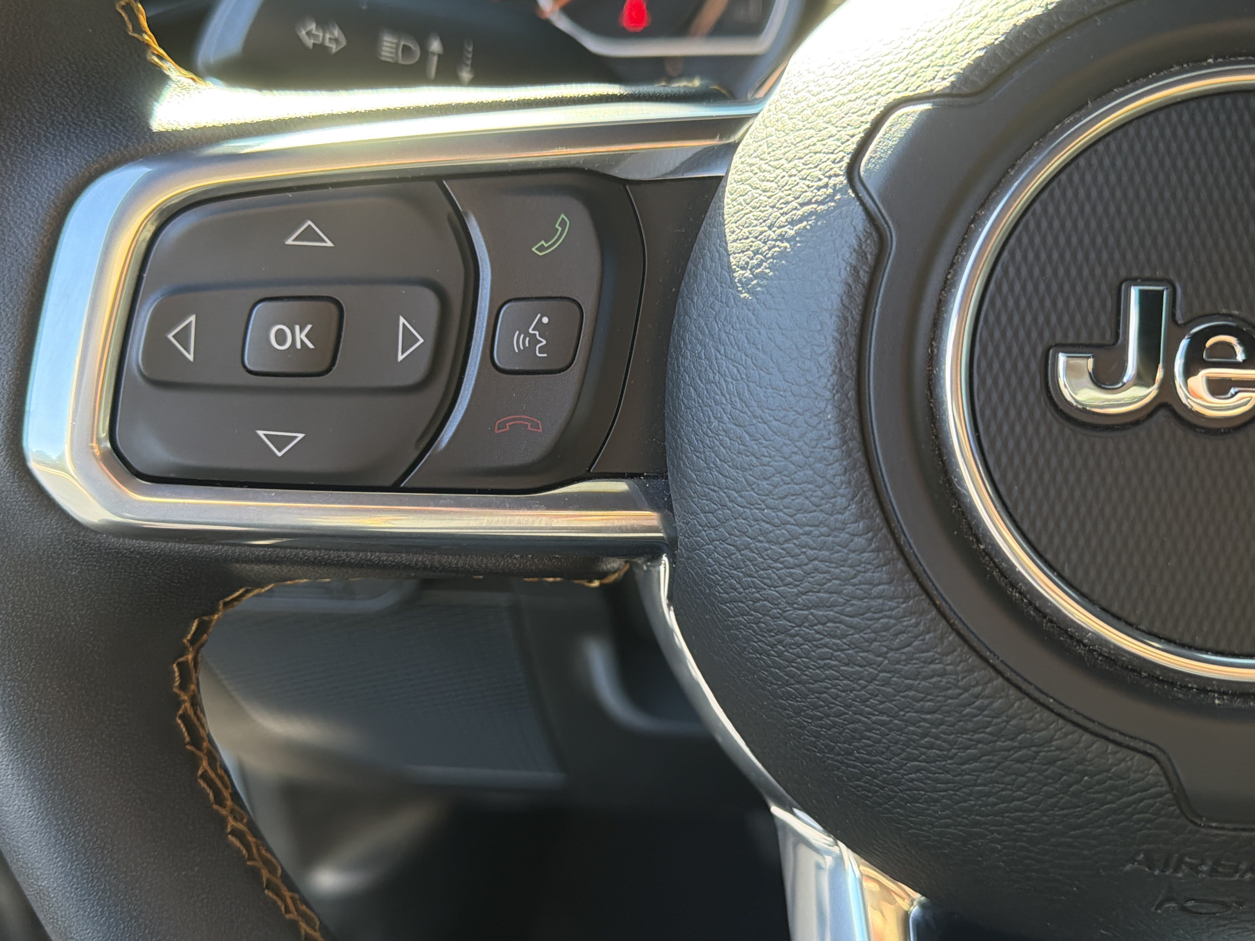 Used 2024 Jeep Wrangler Unlimited Sahara AWD/4WD image 29