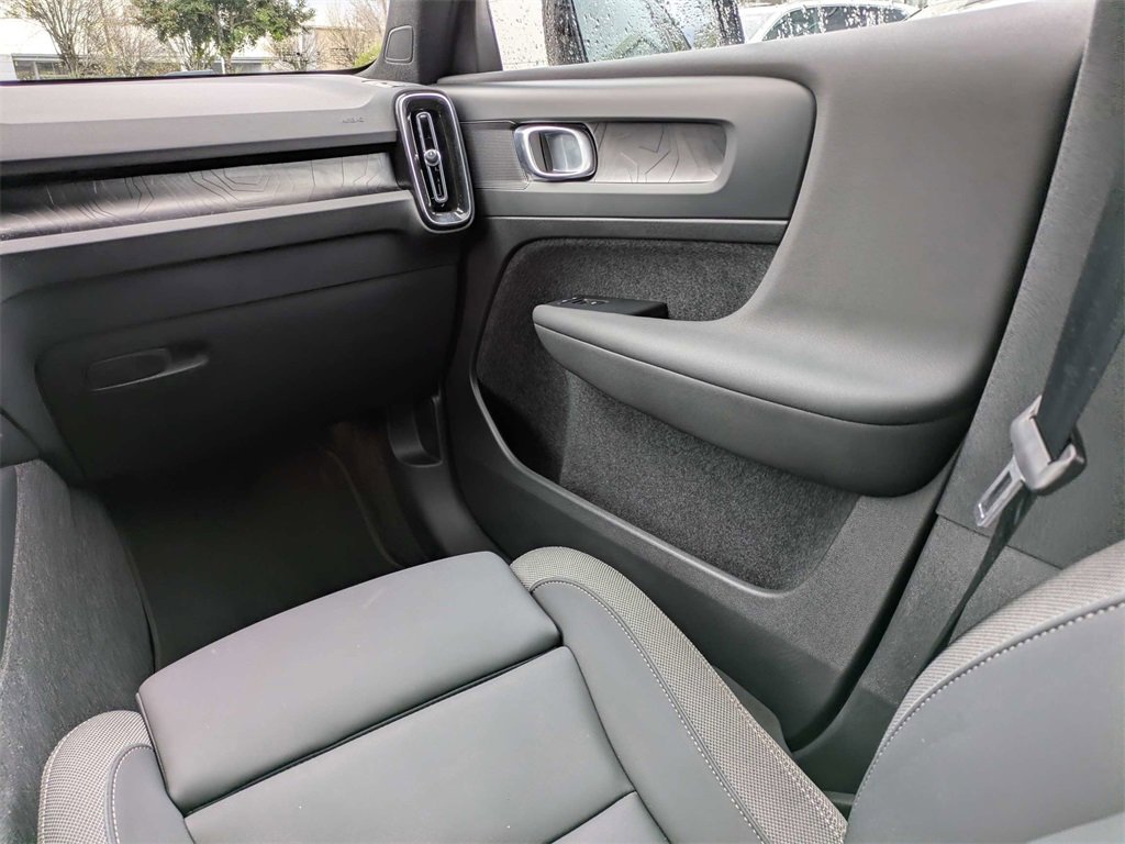 Used 2023 Volvo XC40 Recharge Core image 19
