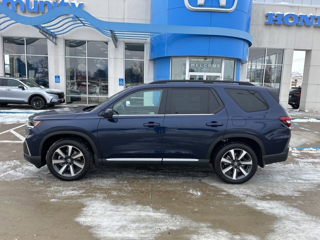 New 2025 Honda Pilot Touring image 9