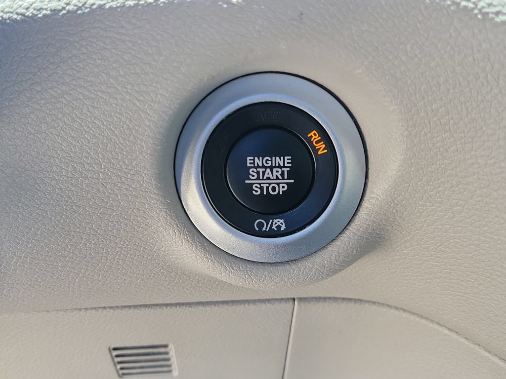 Used 2024 Chrysler Pacifica Touring-L FWD image 27