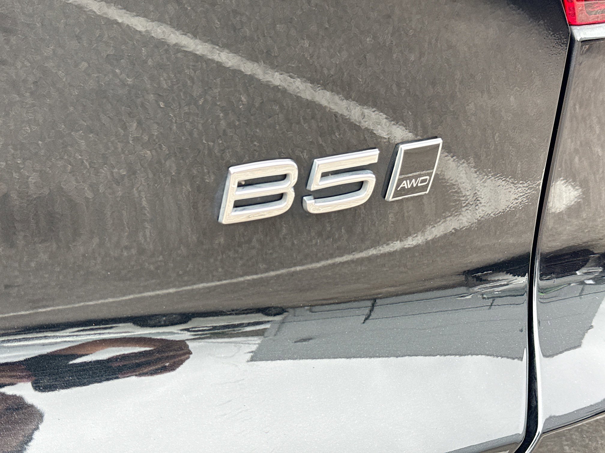 Used 2023 Volvo XC40 B5 Plus image 11