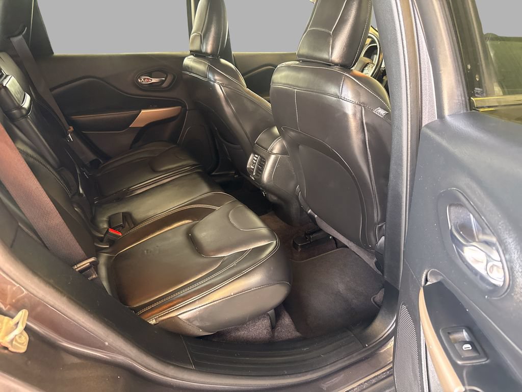 Used 2018 Jeep Cherokee Limited AWD/4WD image 11