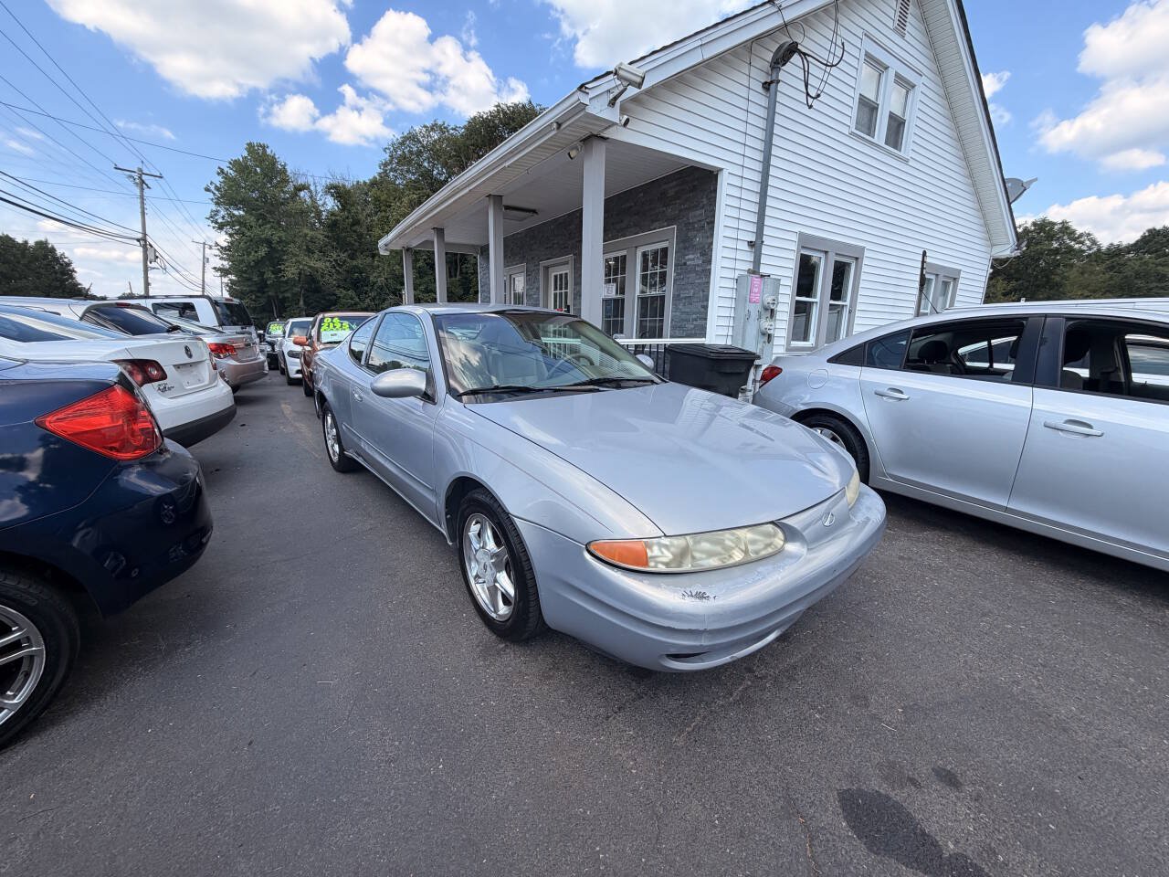 Used 1999 Oldsmobile Alero GLS FWD image 2