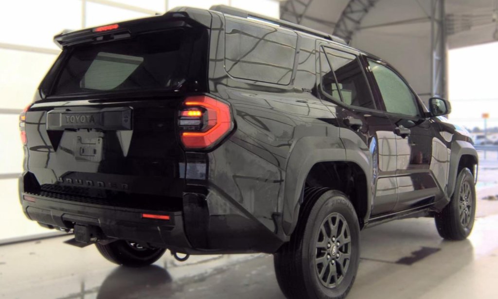 Used 2025 Toyota 4Runner SR5 AWD/4WD image 3