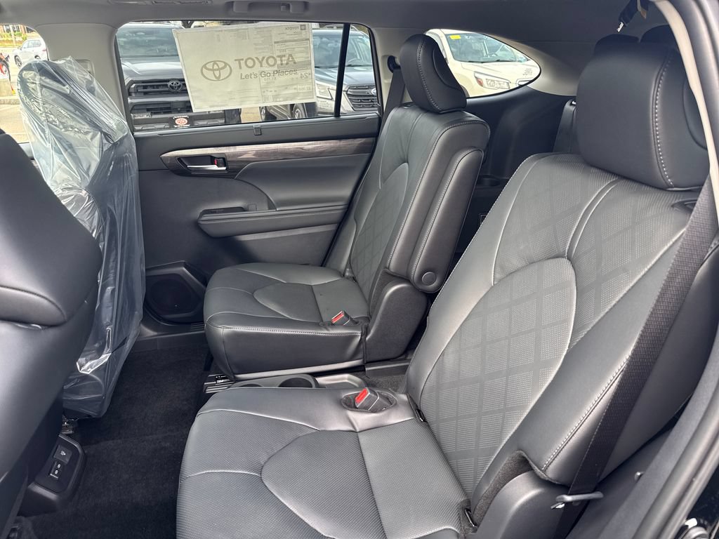 New 2026 Toyota Highlander Platinum AWD/4WD image 38